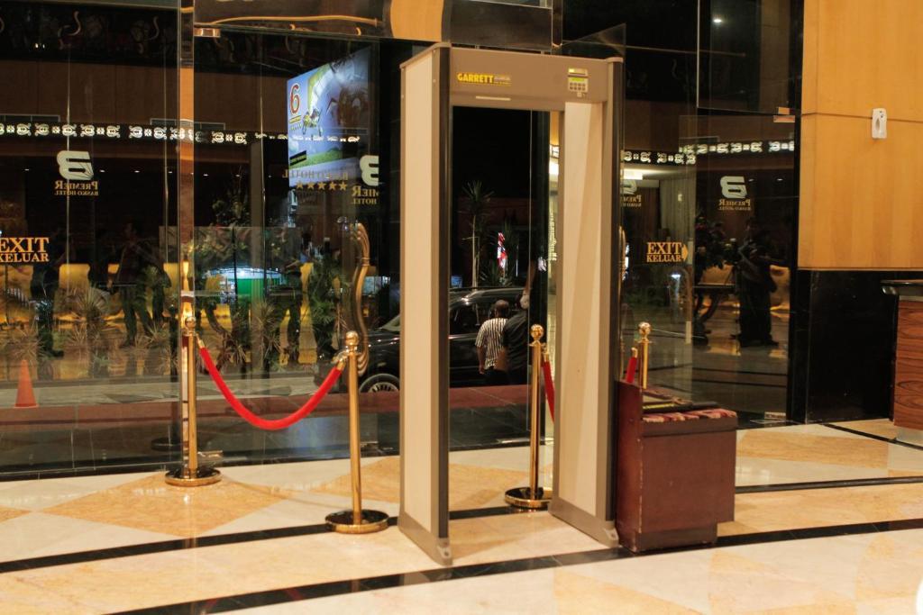 Premier Basko Hotel Padang  Exterior photo