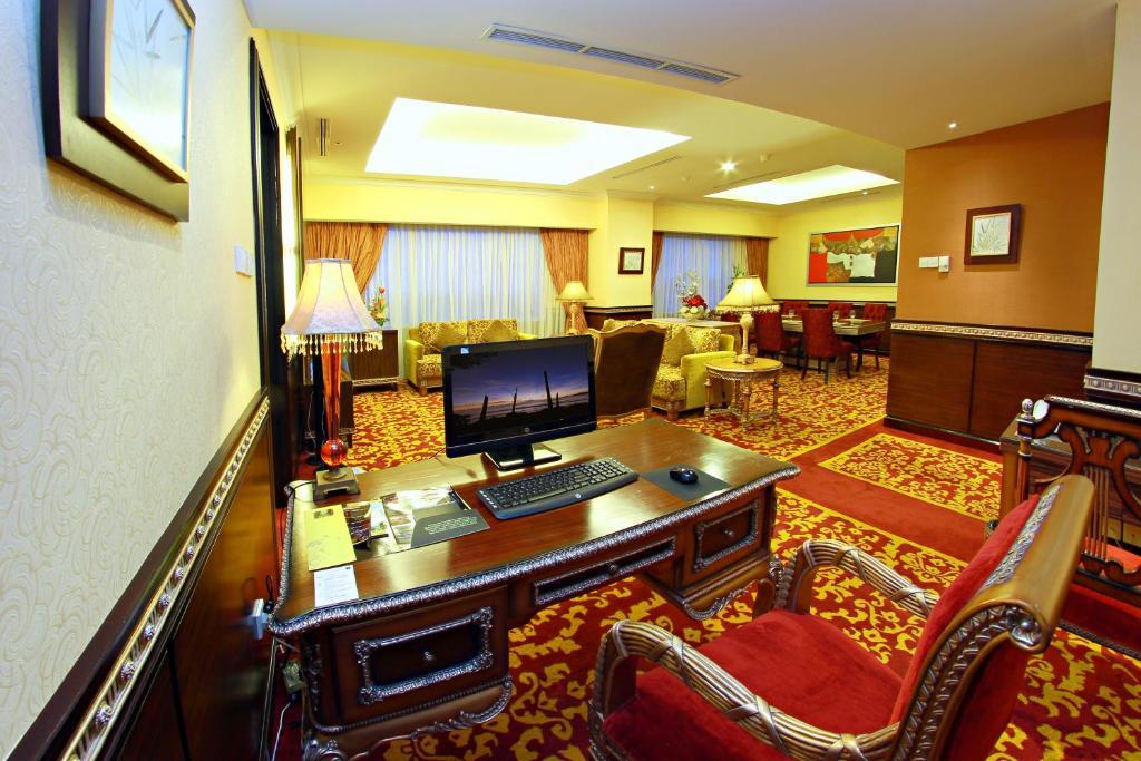 Premier Basko Hotel Padang  Exterior photo