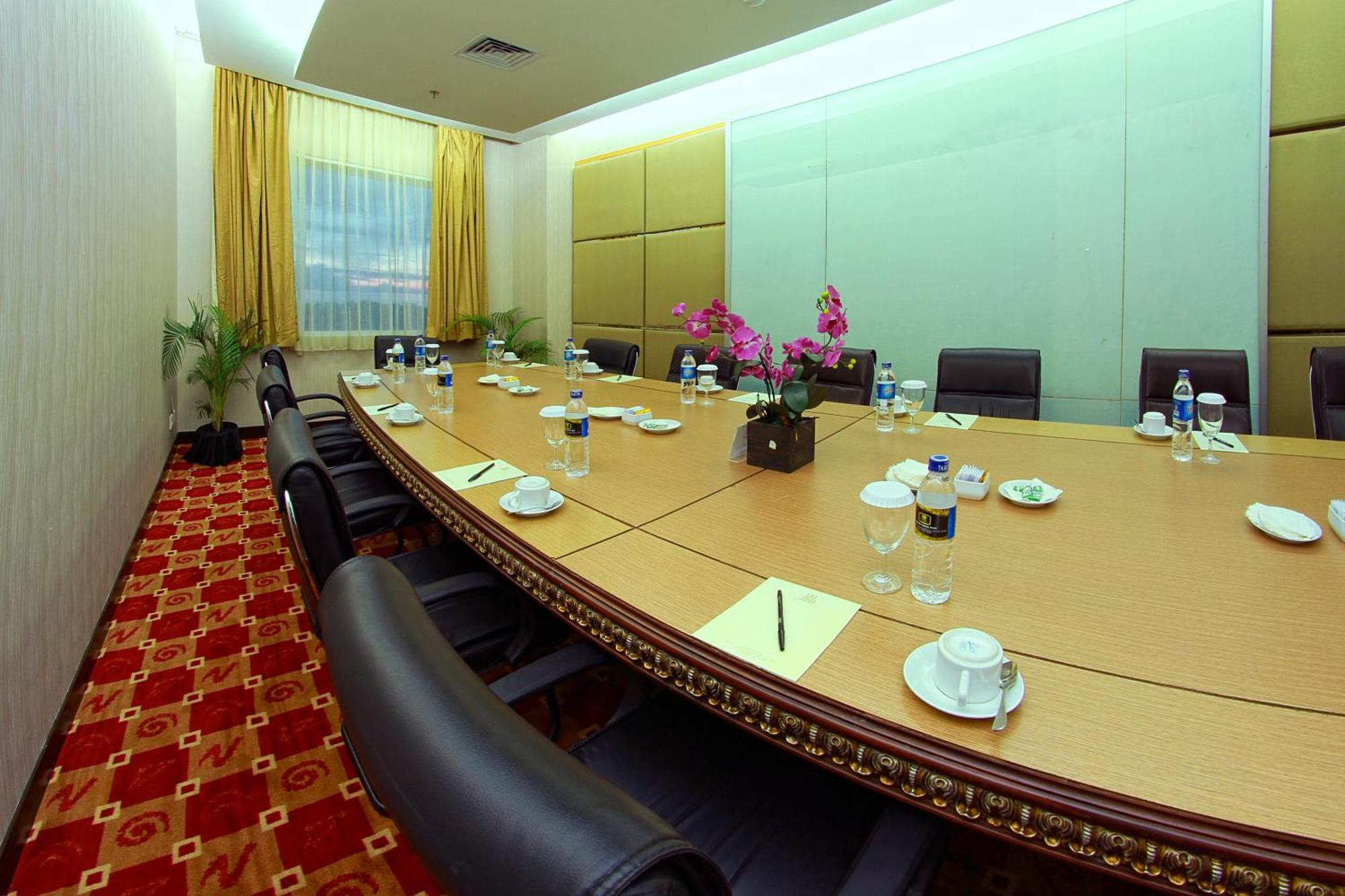 Premier Basko Hotel Padang  Exterior photo