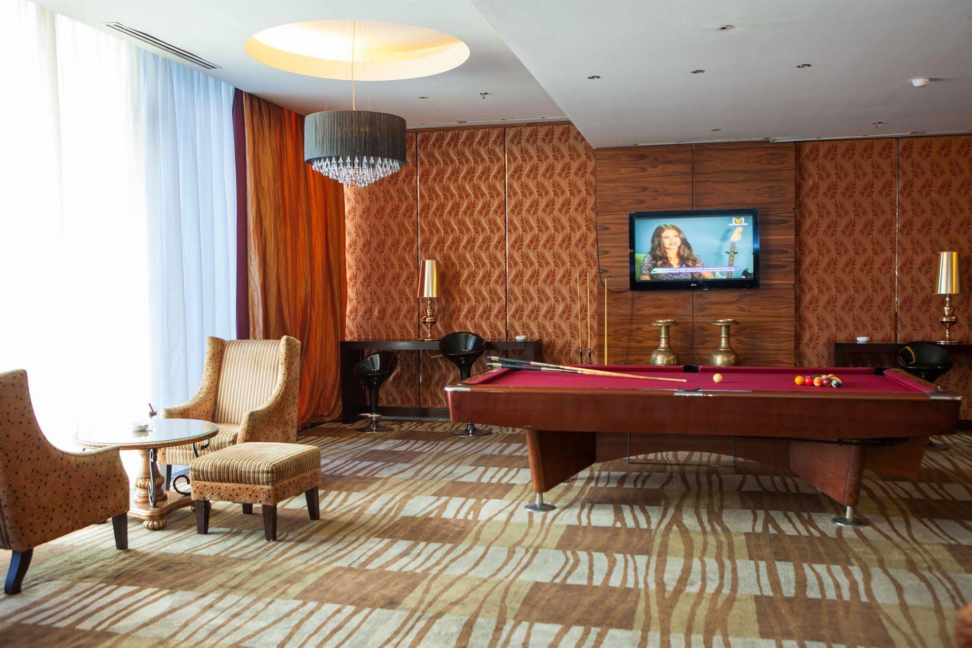 Premier Basko Hotel Padang  Exterior photo